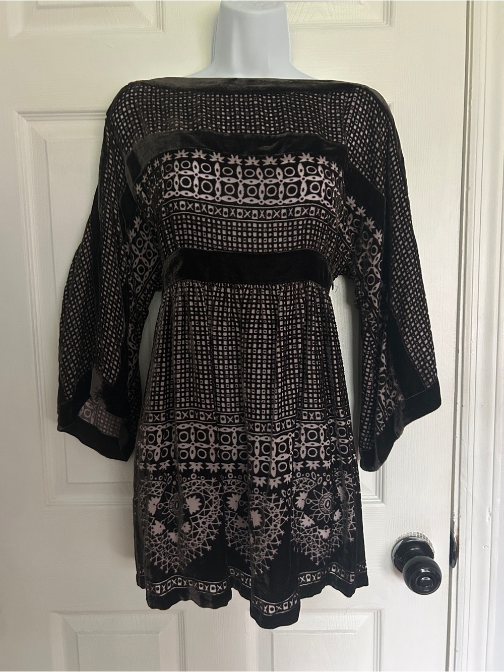 BCBGMaxAzria Ash and Black Geometric Woven Top